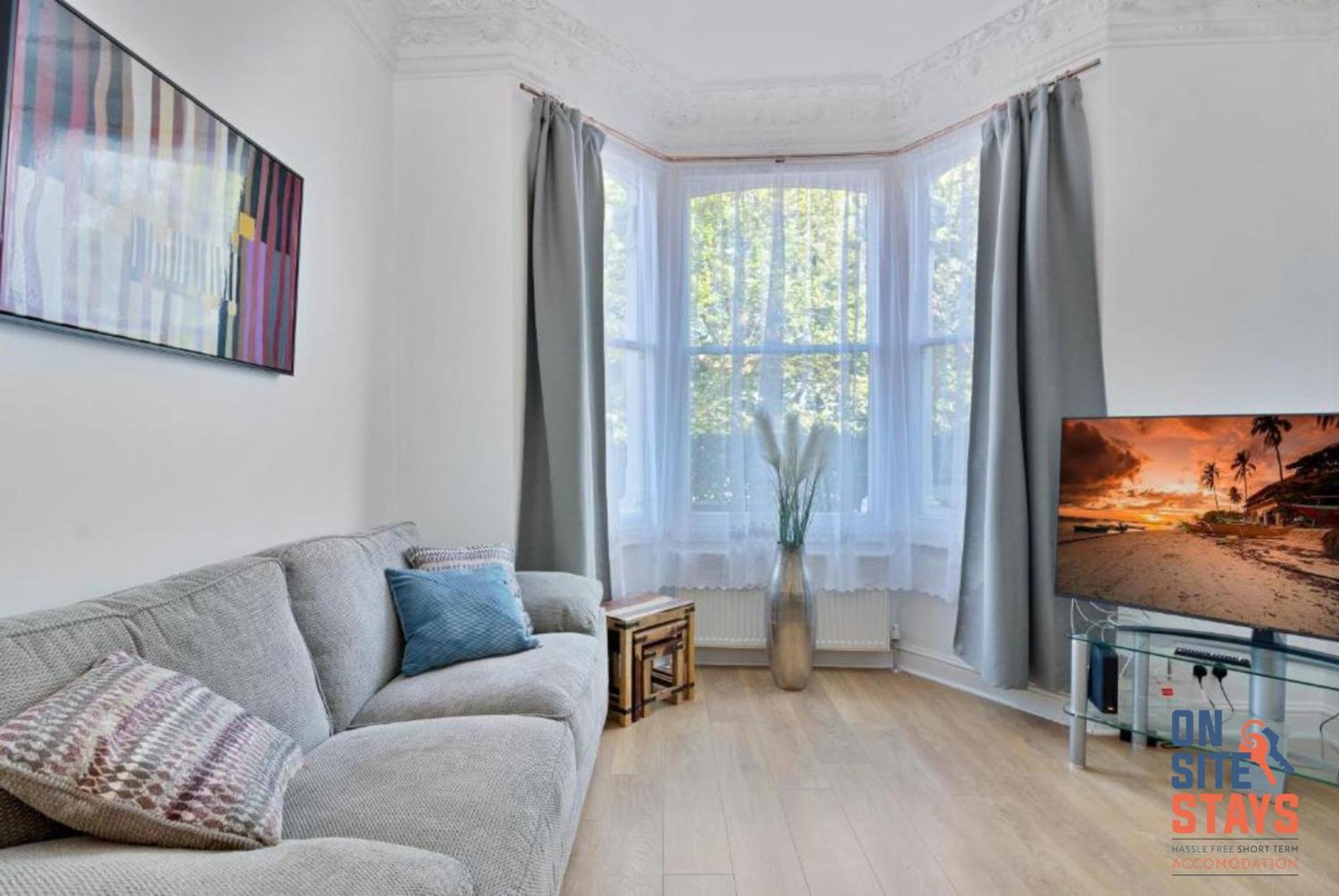 Onsitestays - Tranquil 2 Bedroom Apartment With Large Kitchen, Private Garden Near Wimbledon Station London Bagian luar foto