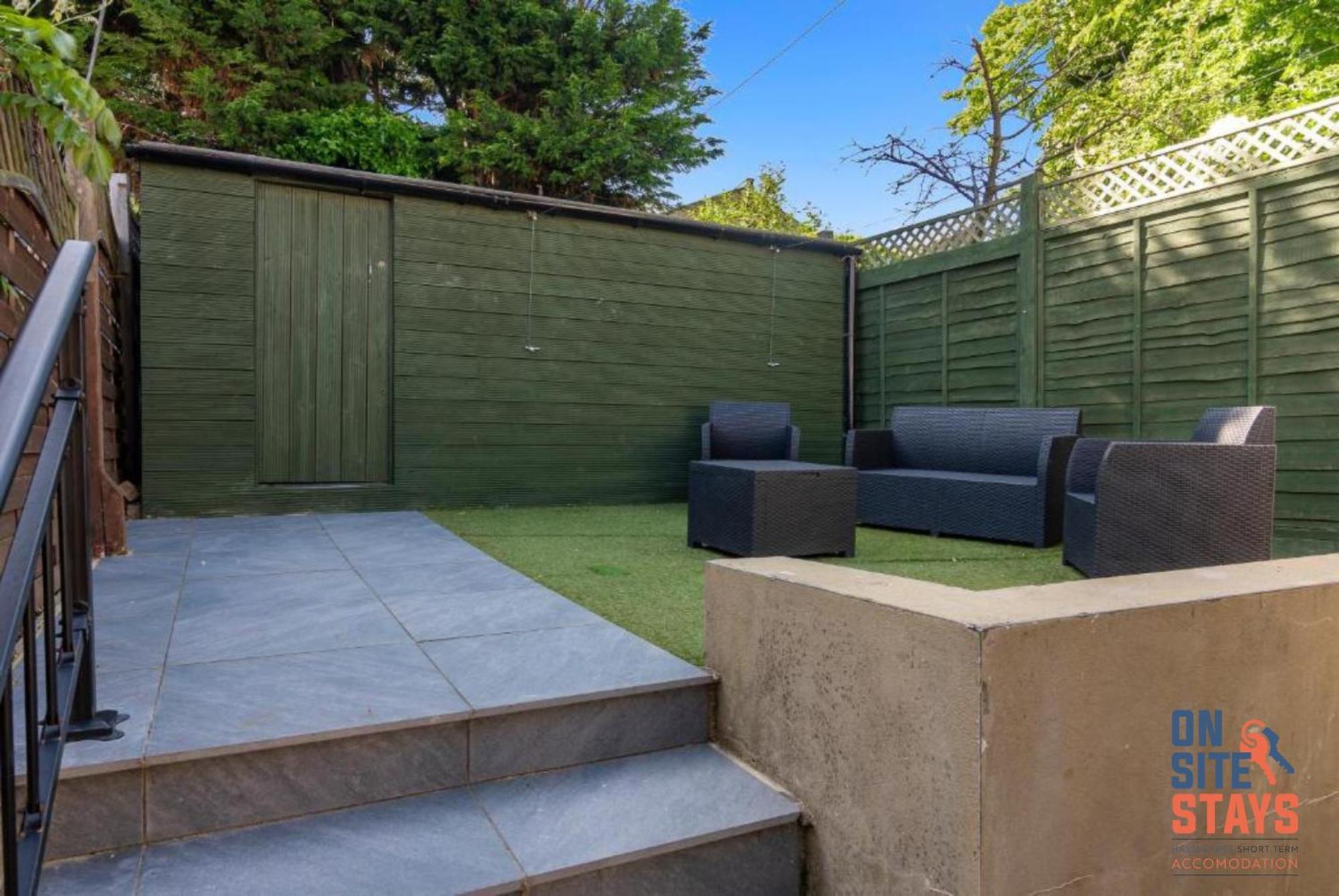 Onsitestays - Tranquil 2 Bedroom Apartment With Large Kitchen, Private Garden Near Wimbledon Station London Bagian luar foto