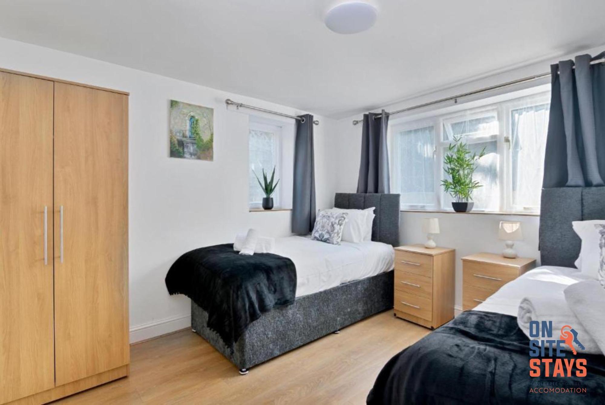 Onsitestays - Tranquil 2 Bedroom Apartment With Large Kitchen, Private Garden Near Wimbledon Station London Bagian luar foto