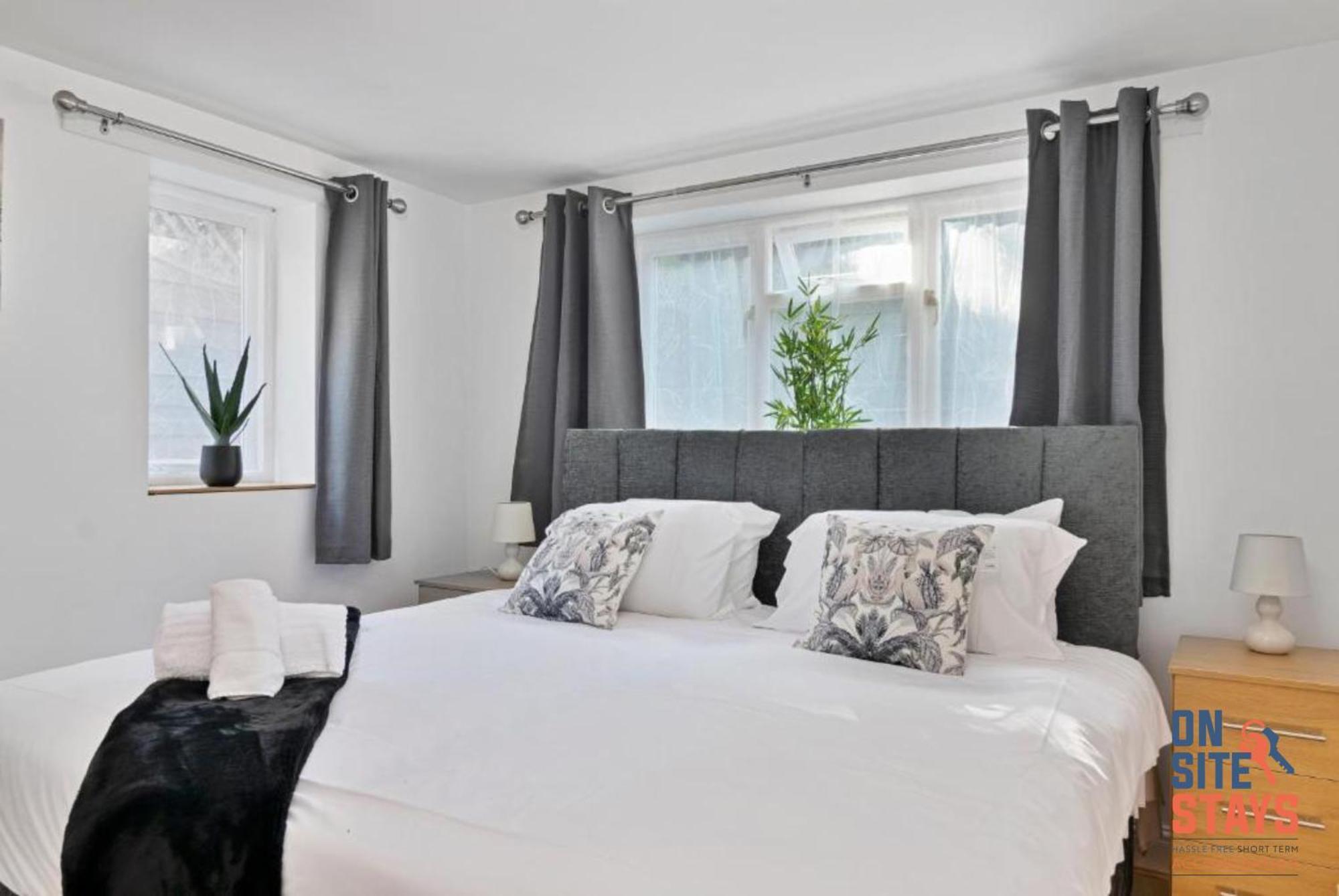 Onsitestays - Tranquil 2 Bedroom Apartment With Large Kitchen, Private Garden Near Wimbledon Station London Bagian luar foto