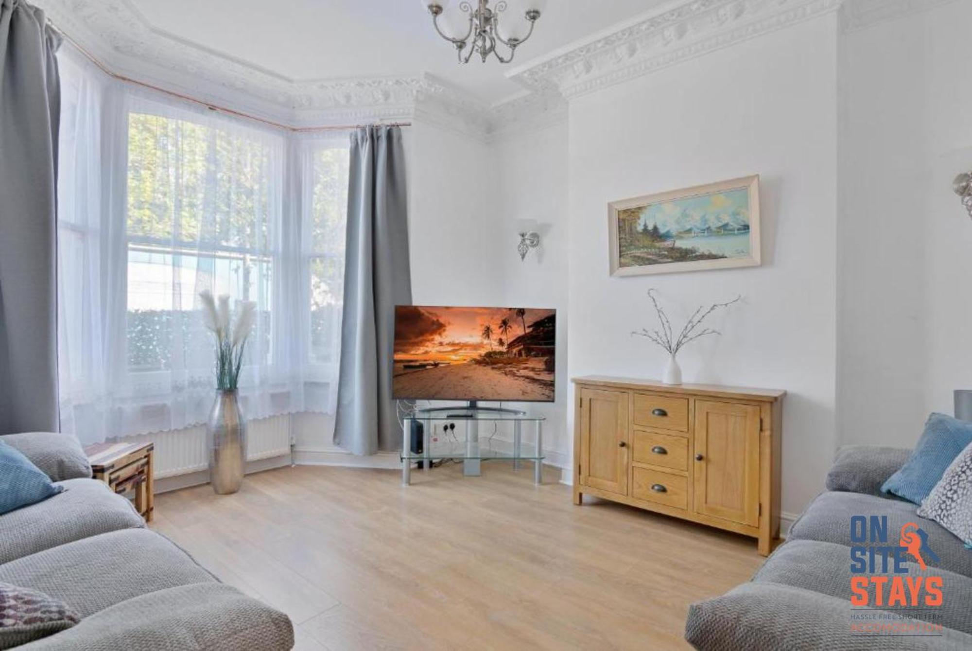 Onsitestays - Tranquil 2 Bedroom Apartment With Large Kitchen, Private Garden Near Wimbledon Station London Bagian luar foto